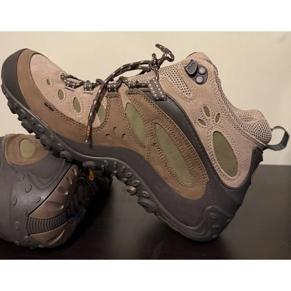 MERRELL Chameleon Arc Mid WP Hiking Trail Backpacking Boots Womens 9.5 Brown NWT